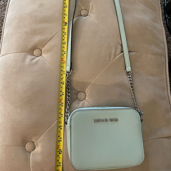 Michael Kors Crossbody Wallet on Chain Purse - Petite Friendly! MK so cute! - Picture 2 of 8